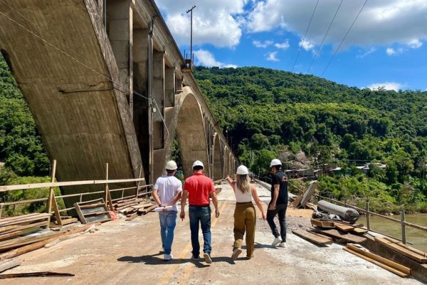 Governo federal vistoria obra da ponte Brochado da Rocha