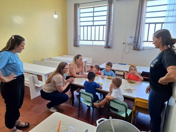 Mais de 800 crianças retornam às Escolas Comunitárias de Educação Infantil