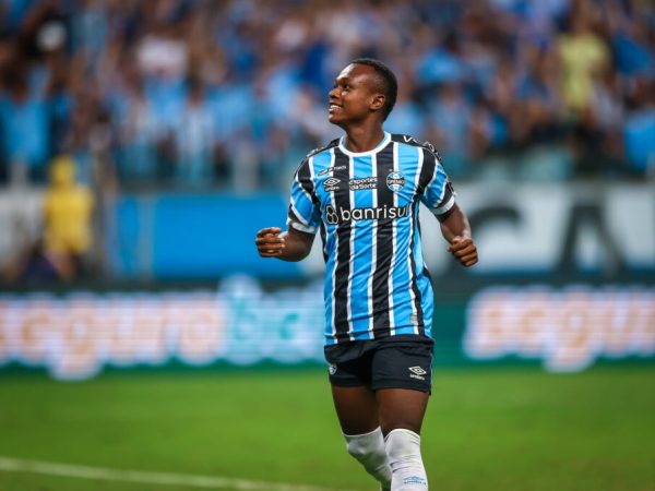 Grêmio recebe proposta de clube russo por Nathan Fernandes