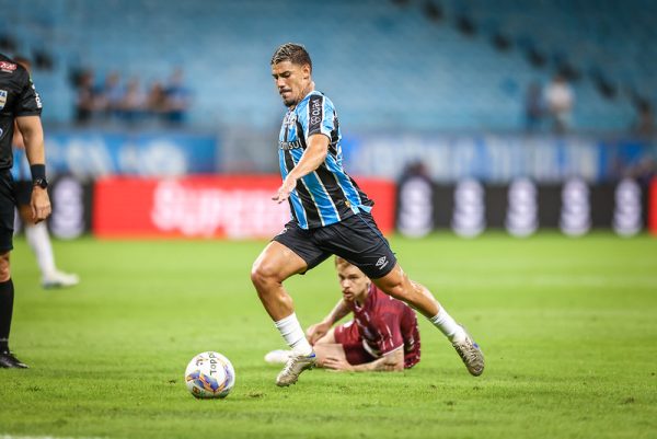 Grêmio confirma lesão de Mayk