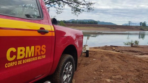 Bombeiros localizam corpo de homem no Rio Taquari