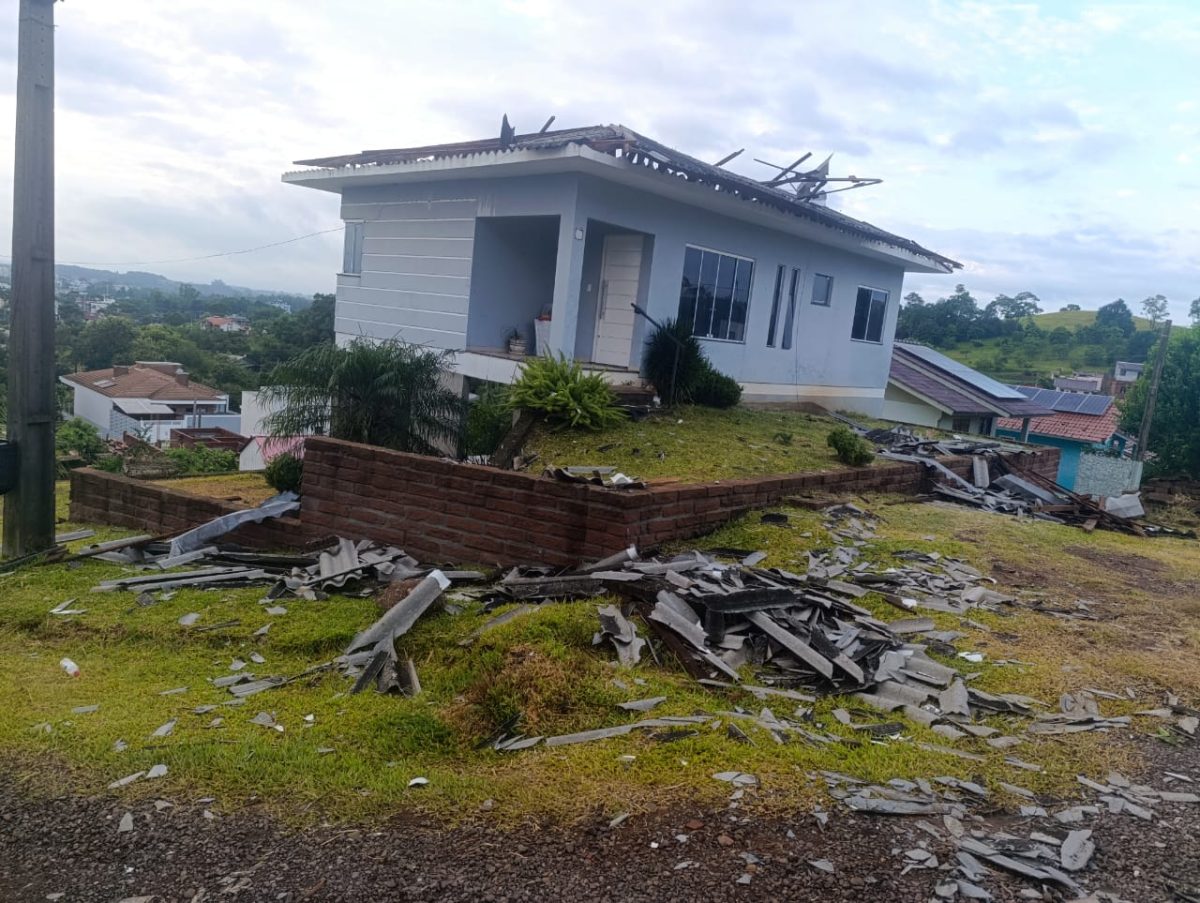 Temporal causa estragos em Arroio do Meio