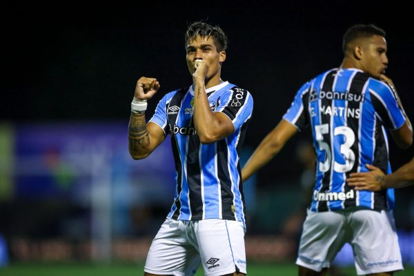 Com dois gols de Arezo, Grêmio vence o Monsoon