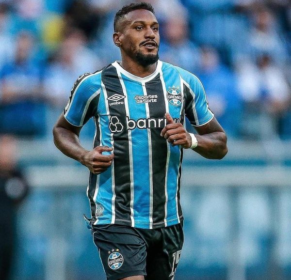 Grêmio vence e assume liderança do grupo A