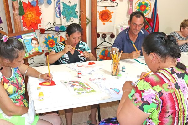 Arte, dança e jogos movimentam o centro Pella Bethânia