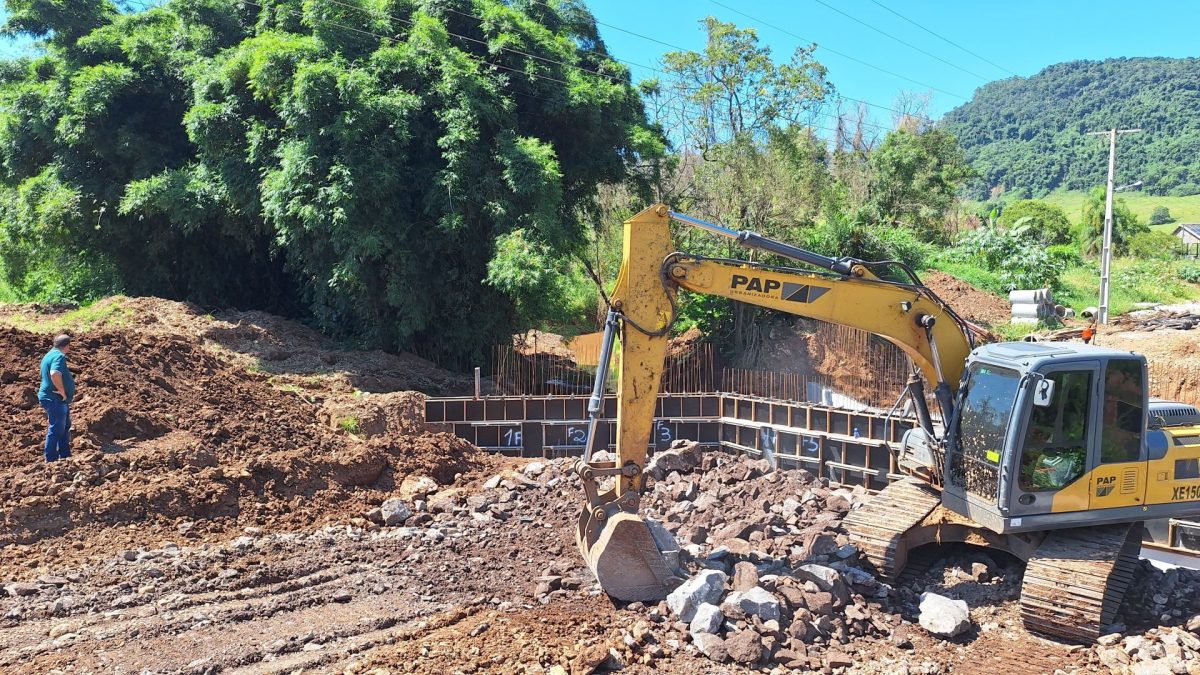 Iniciam fundações de nova ponte sobre o Arroio da Linha Atalho