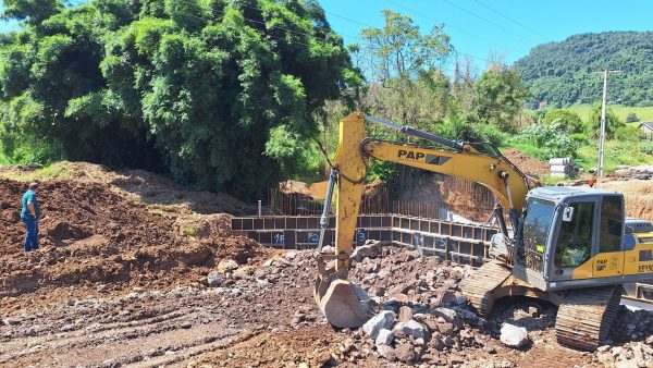 Iniciam fundações de nova ponte sobre o Arroio da Linha Atalho