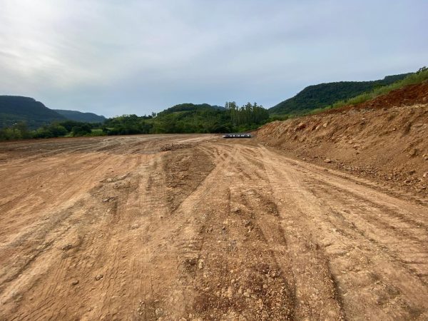 Terraplanagem viabiliza nova sede de indústria em Encantado