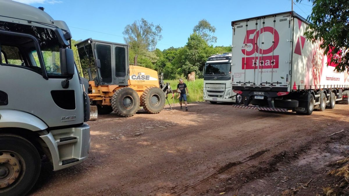 Trânsito no acesso à Ponte do Exército é liberado após bloqueio