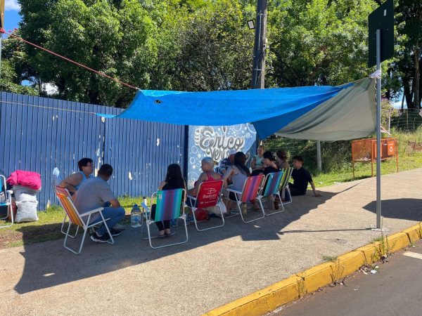 Pais enfrentam filas para garantir vaga no turno da manhã em escola de Lajeado