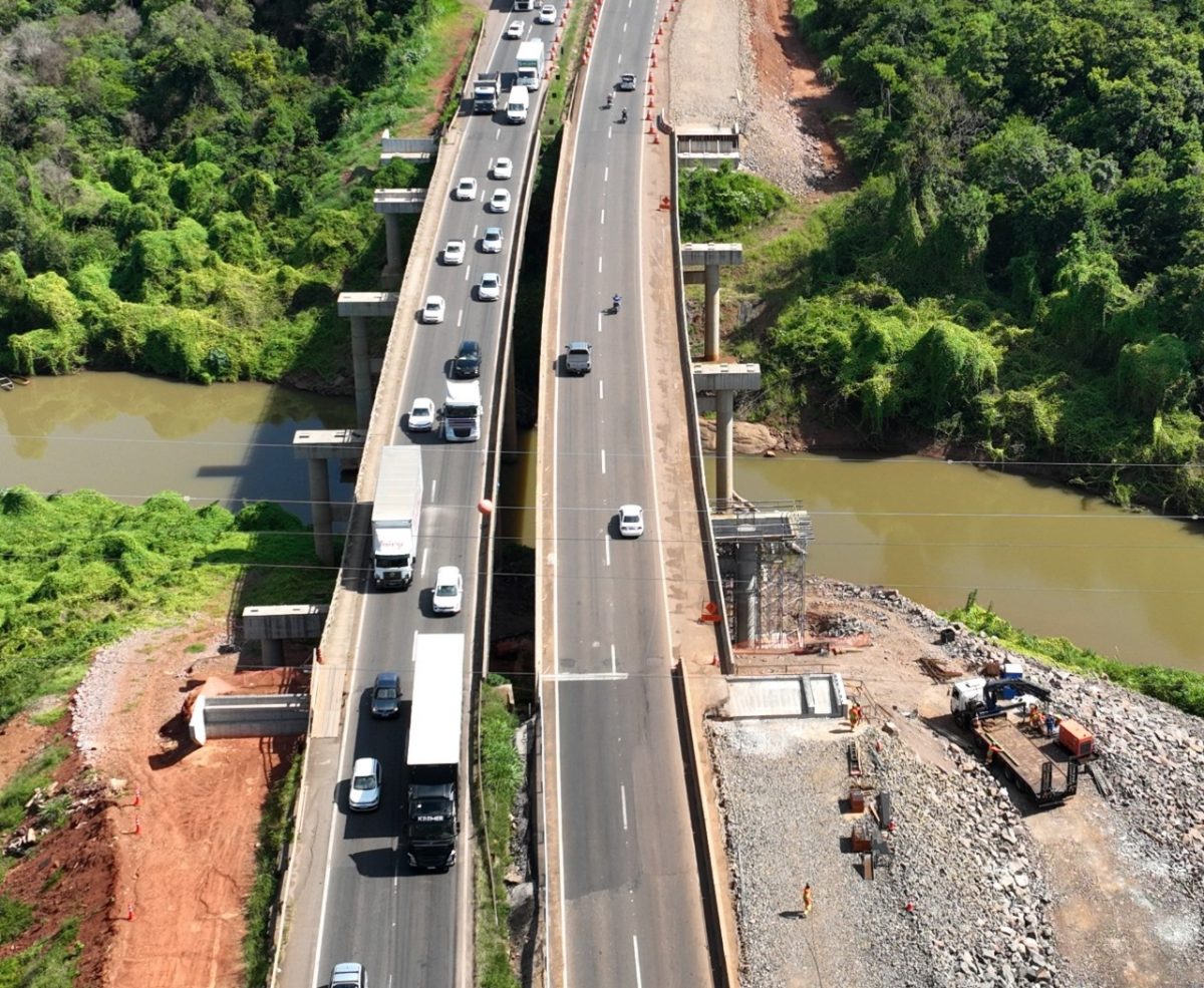 CCR ergue vigas na ponte sobre o Arroio Boa Vista, em Estrela