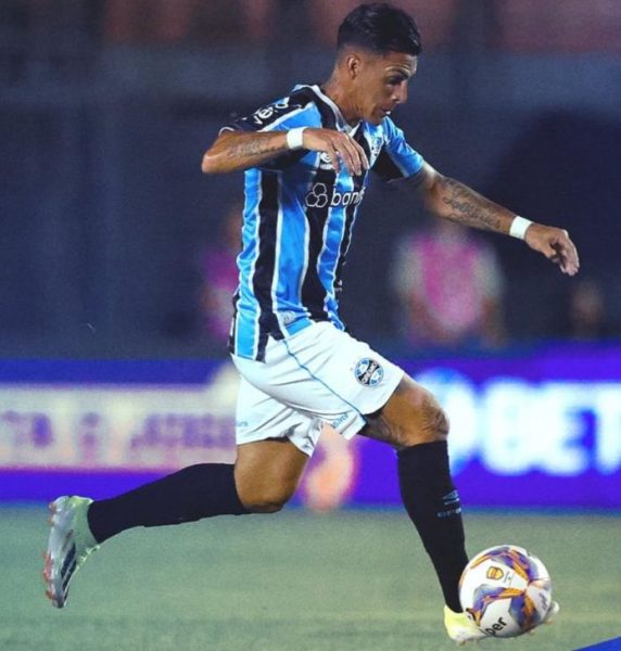 Grêmio joga mal e fica no empate