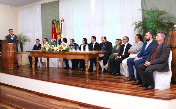 Álvaro e Leandro iniciam segundo mandato em Doutor Ricardo