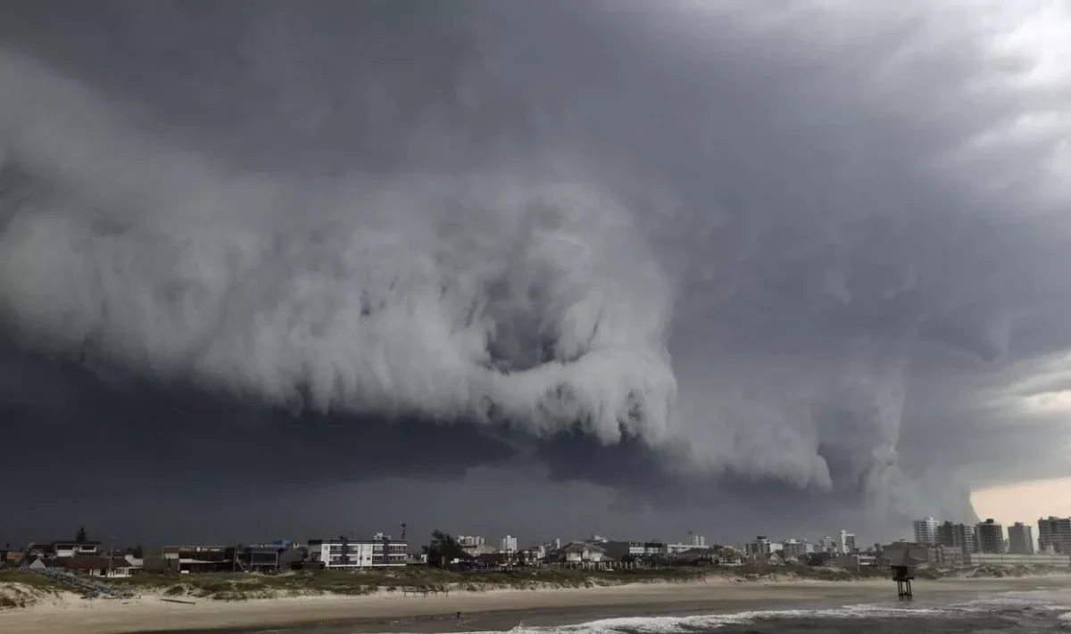 Meteorologia alerta para risco elevado de temporais entre sexta e sábado