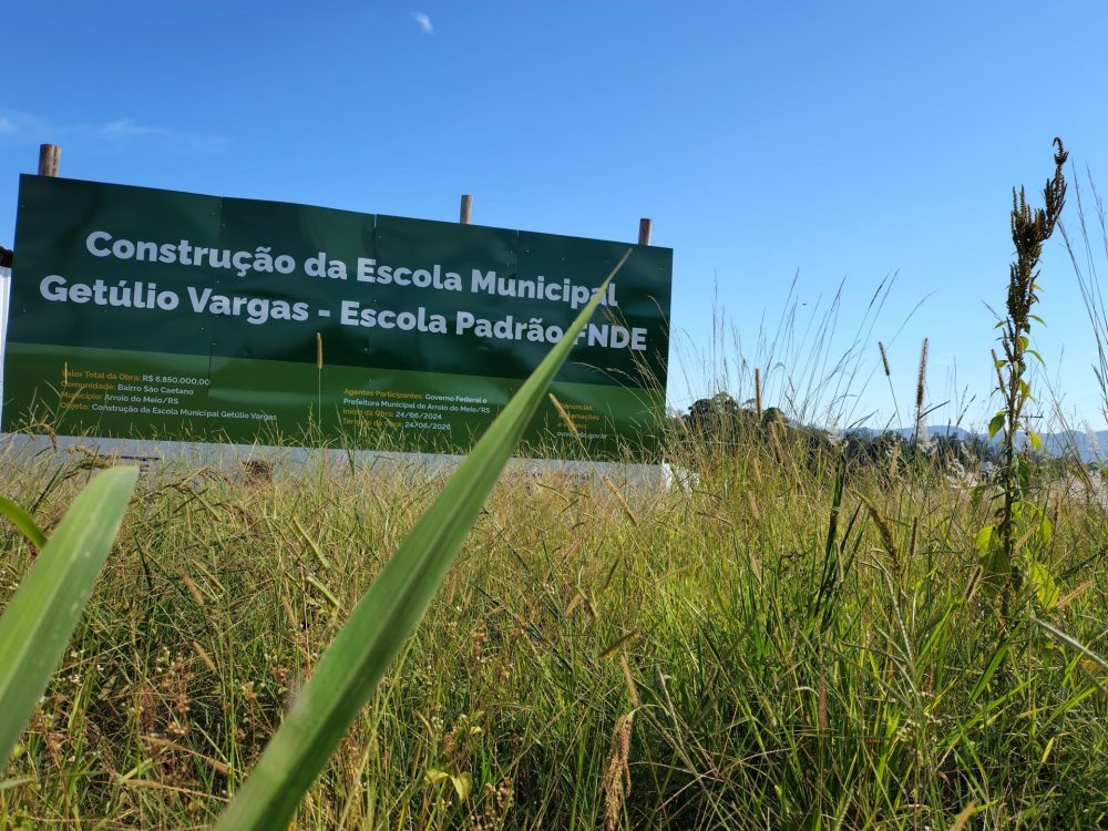 Construtora promete retomar obra paralisada há cinco meses