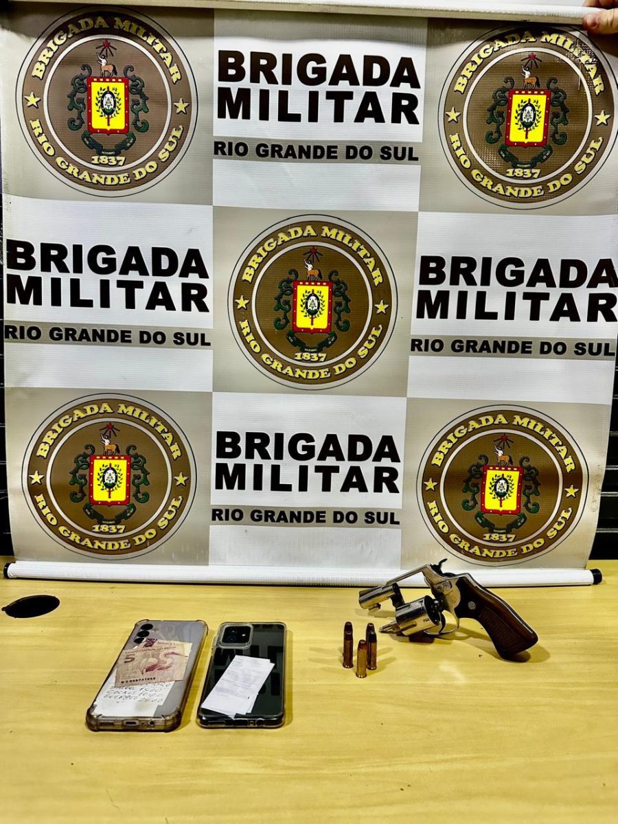 Dupla é presa e arma de fogo é apreendida pela Brigada Militar em Encantado