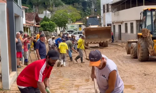 Fortes chuvas atingem cidade mineira e destroem nove pontes