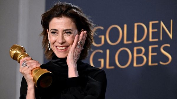 Fernanda Torres leva Globo de Ouro por atuação em Ainda Estou Aqui