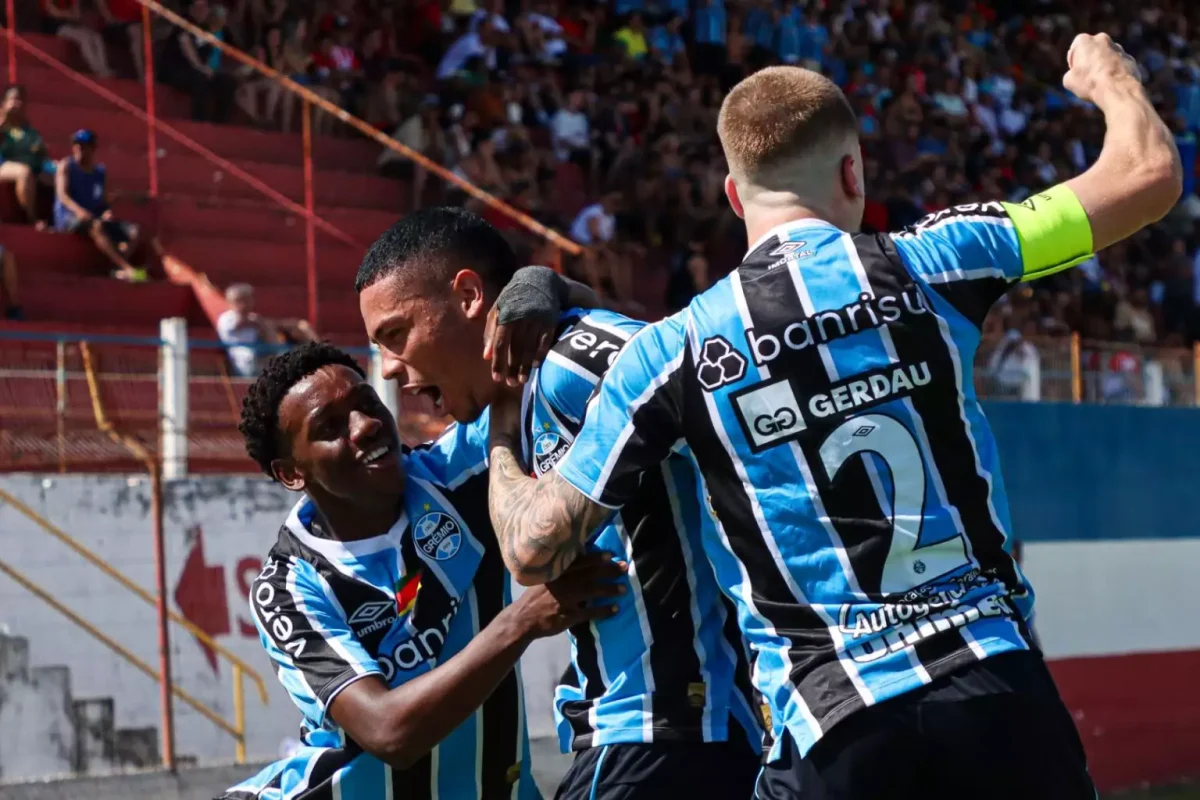 Grêmio estreia com goleada de 4 a 0 sobre o Vitória da Conquista