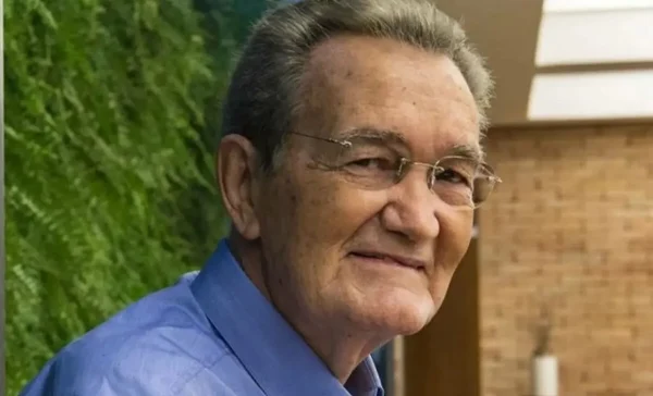 Morre Léo Batista, voz marcante da comunicação brasileira