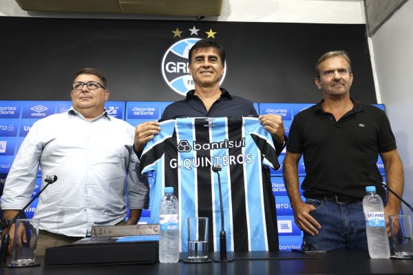 Grêmio apresenta Gustavo Quinteros: “Não vou decepcionar”