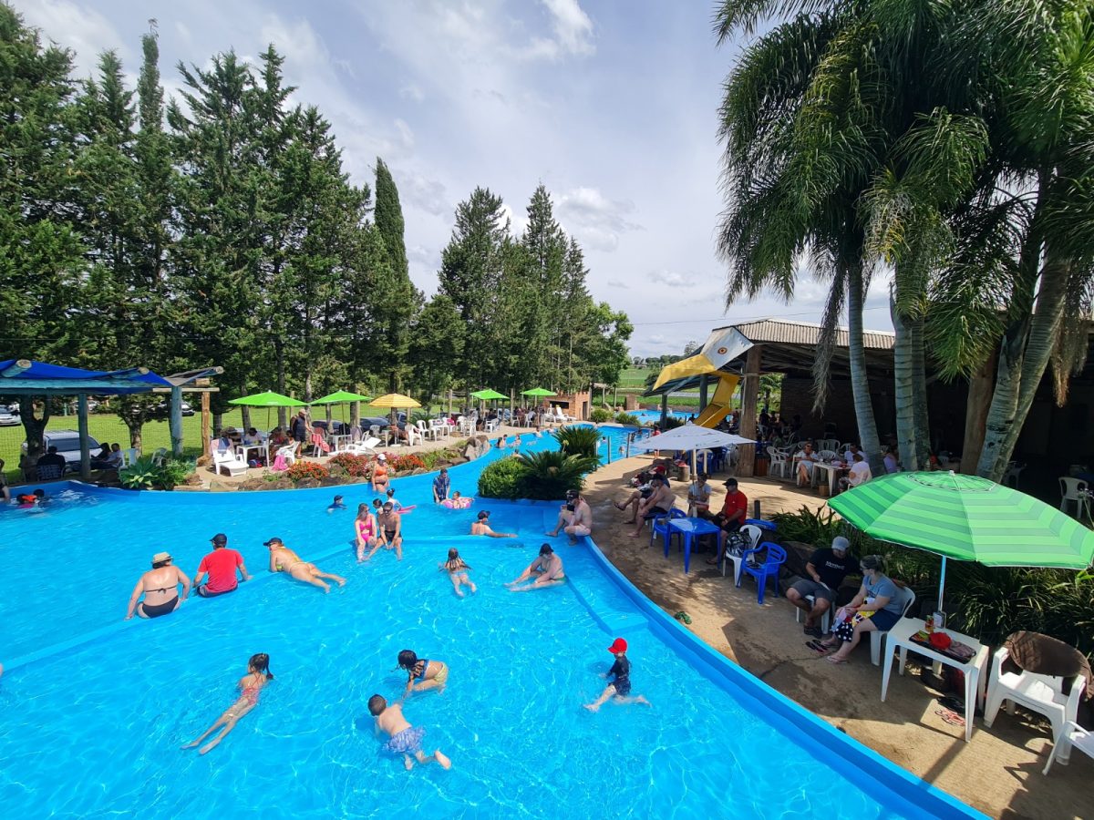 Verão no Parque Denardi: piscinas, aventura e a deliciosa sequência italiana