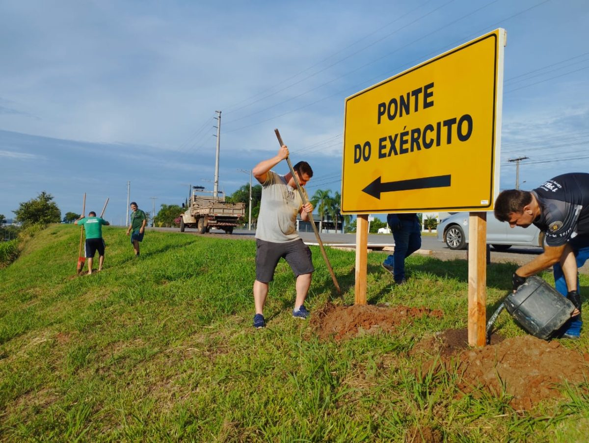 Prefeitura de Arroio do Meio instala placas nos acessos às pontes de Ferro e do Exército