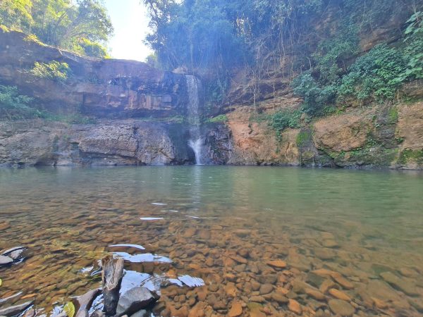 Cascata com escadaria chama atenção no interior de Anta Gorda