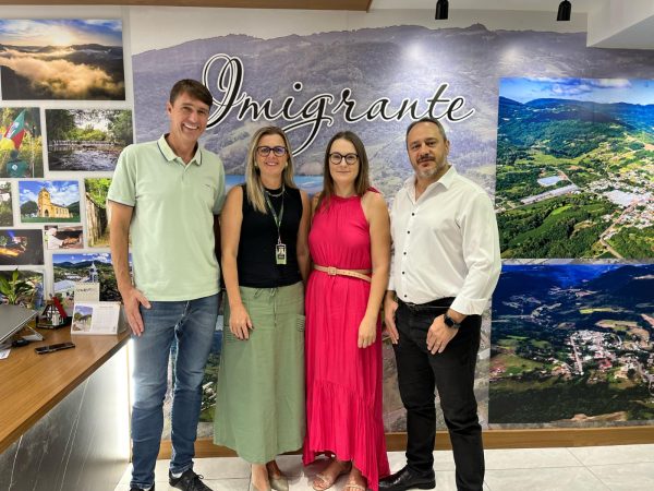 Imigrante viabiliza transporte para estudantes do Colégio Teutônia