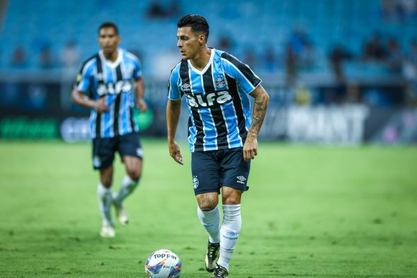 Grêmio informa lesão de Pavón