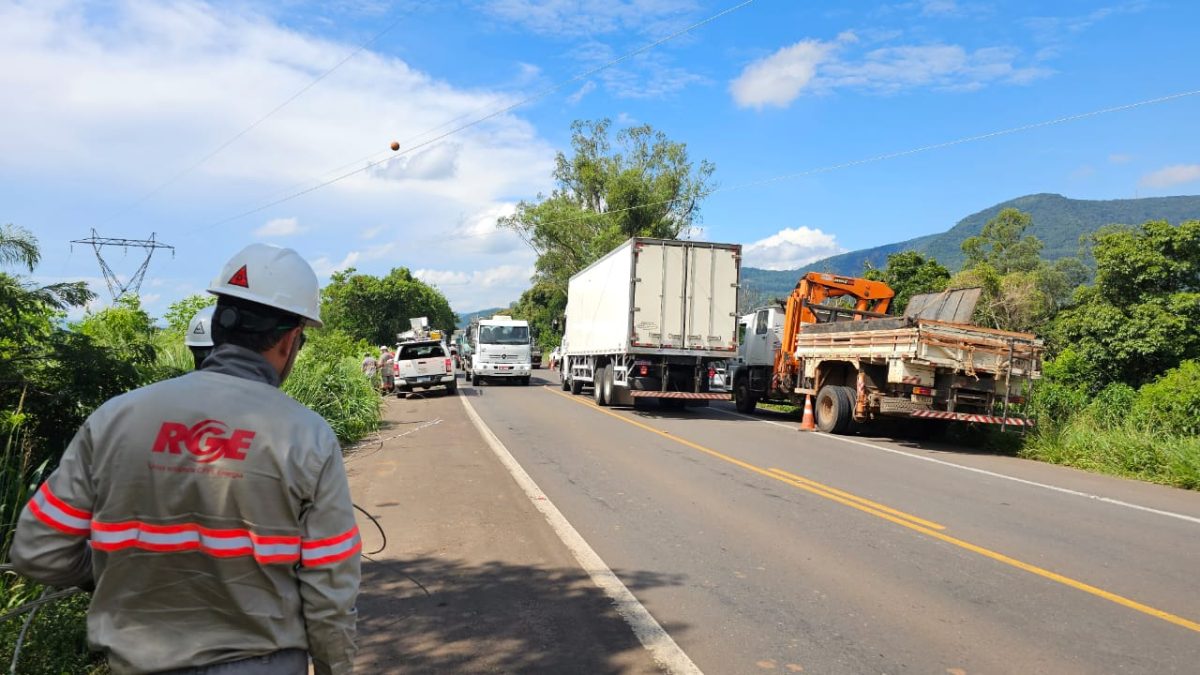 Cabo rompe e deixa Encantado e região sem luz; serviço é normalizado