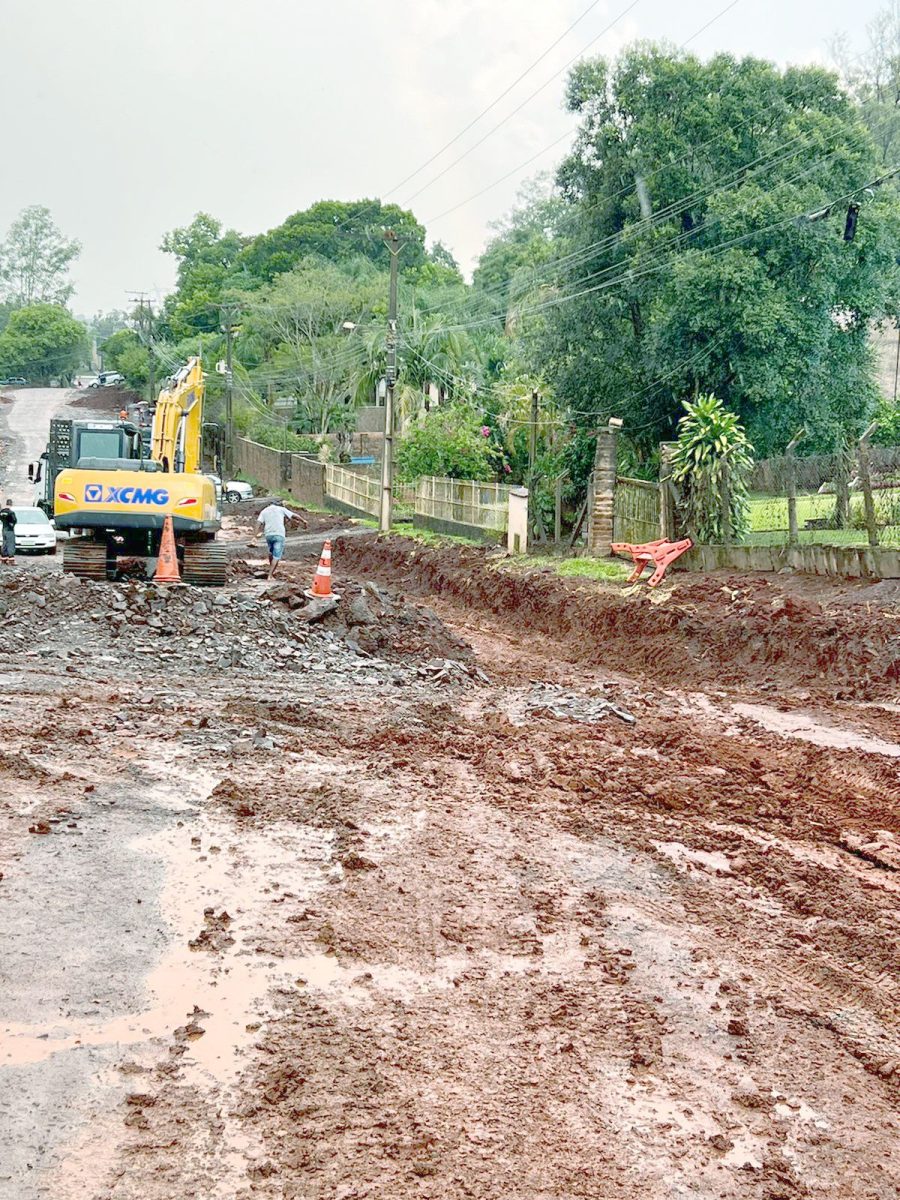 Obras inacabadas geram transtornos e críticas nos bairros