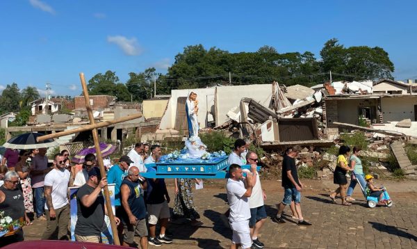 Procissão de Navegantes celebra resiliência em Arroio do Meio