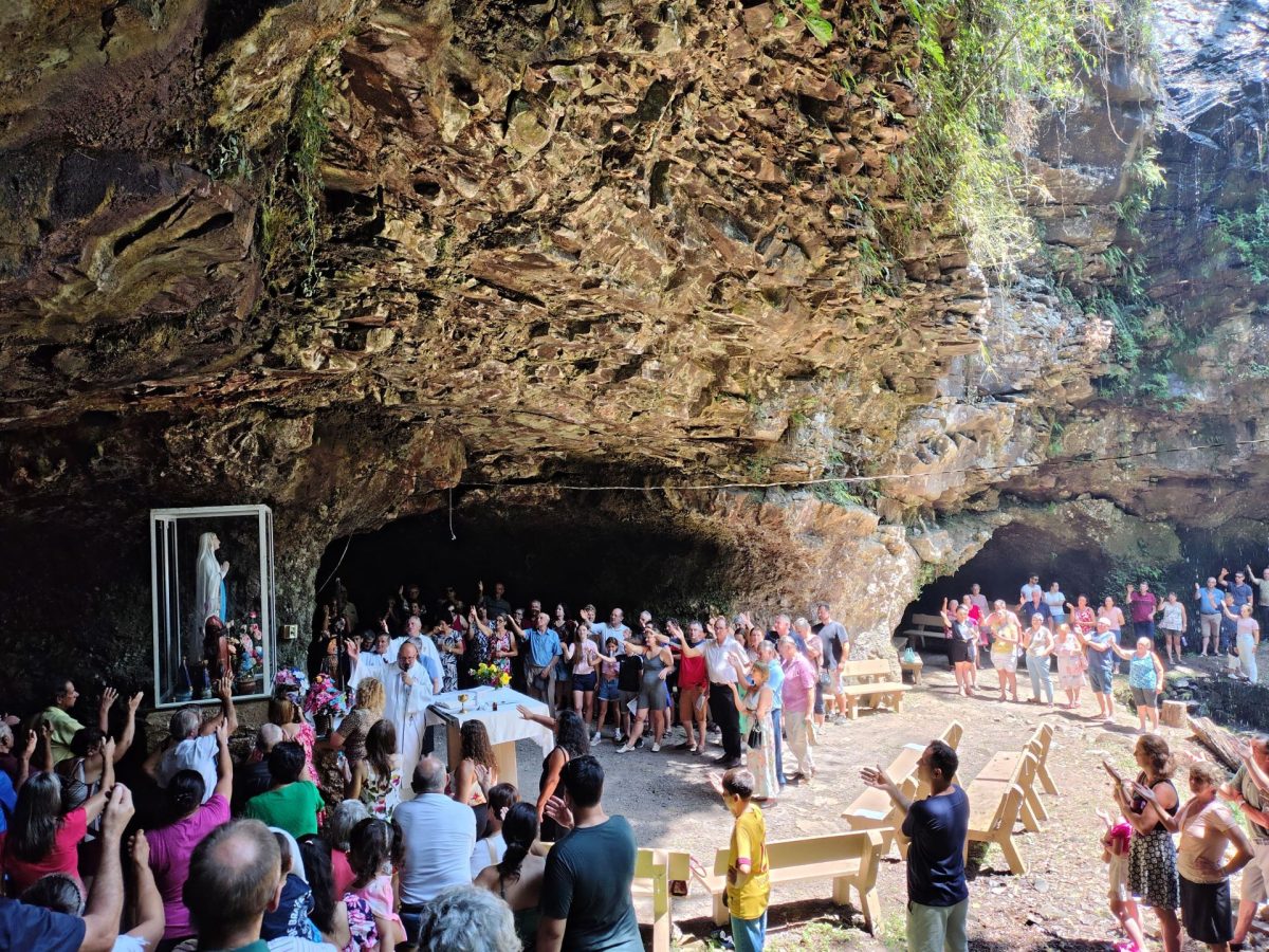 Festa da Gruta atrai centenas de devotos para Pouso Novo