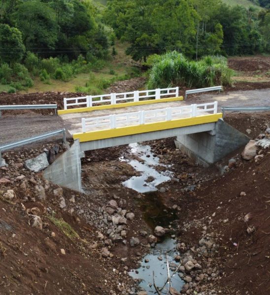 Pontes reconstruídas em tempo recorde após as cheias em Roca Sales