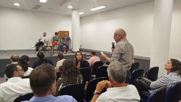 Prefeitos entregam documento conjunto e Estado admite prorrogar prazo