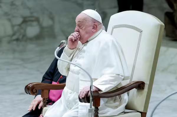 Papa Francisco tem novos episódios de insuficiência respiratória