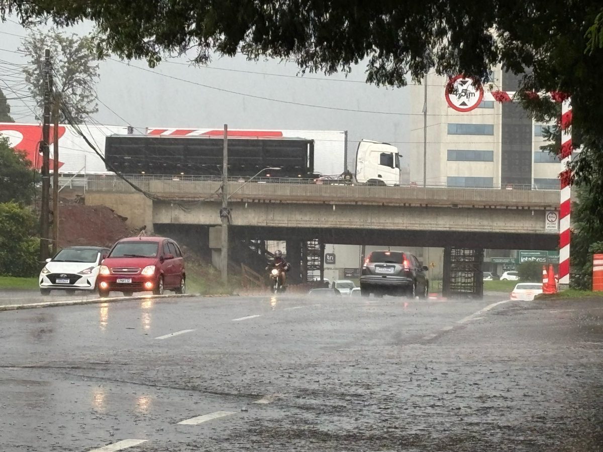 Forte temporal causa transtornos pelo Vale