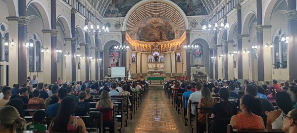 Exibição de documentário da Matriz Santo Inácio reúne quase mil pessoas