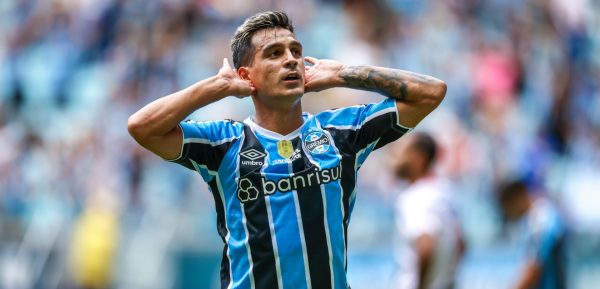 Grêmio faz 5 a 0 e segue invicto no Gauchão