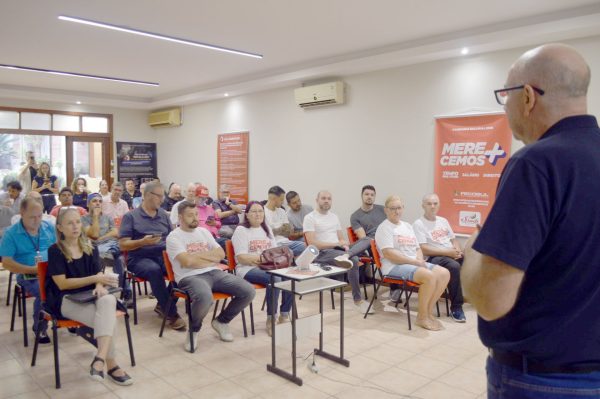 Sindicato abre campanha salarial e debate jornada de trabalho