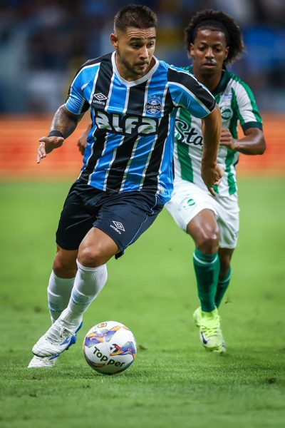 Grêmio vence nos pênaltis e sonho do octa segue vivo