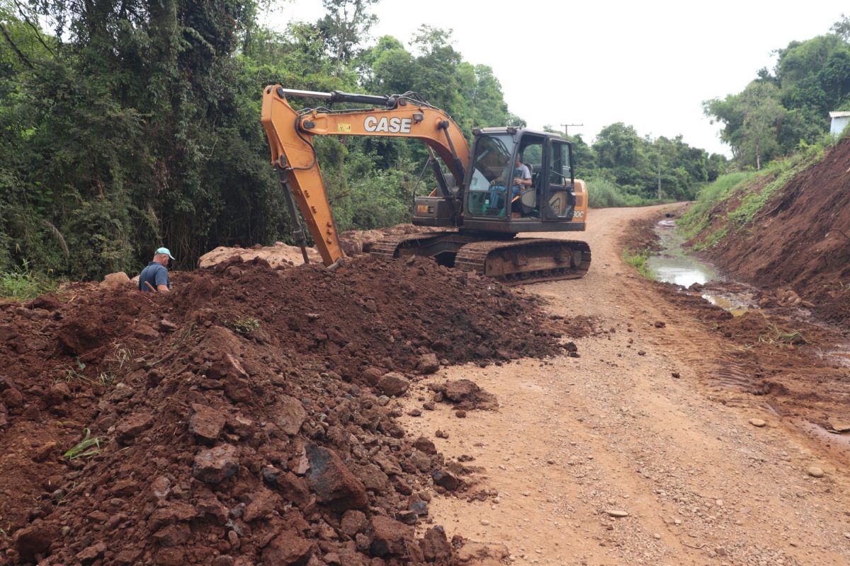 Mato Leitão inicia obras na Estrada Arroio Bonito e bloqueia trânsito