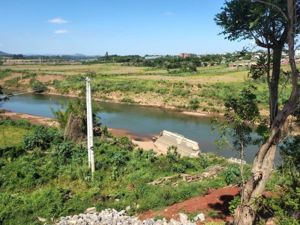 O que será feito com os escombros da ponte da ERS-130?