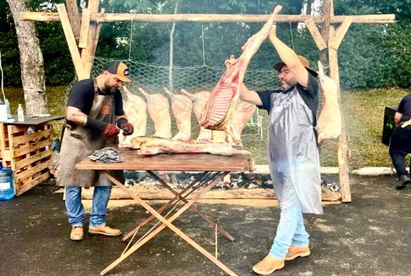 Parrilla dos Vales traz para Venâncio Aires experiência com chefes churrasqueiros