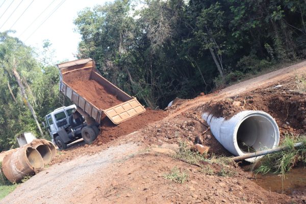 Estrada de Arroio Bonito é bloqueada para obras em Mato Leitão