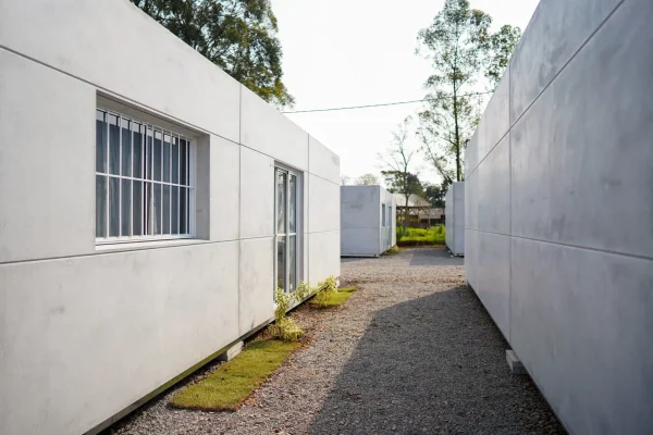 Dez meses após cheia, Estado entrega casas temporárias em Cruzeiro do Sul