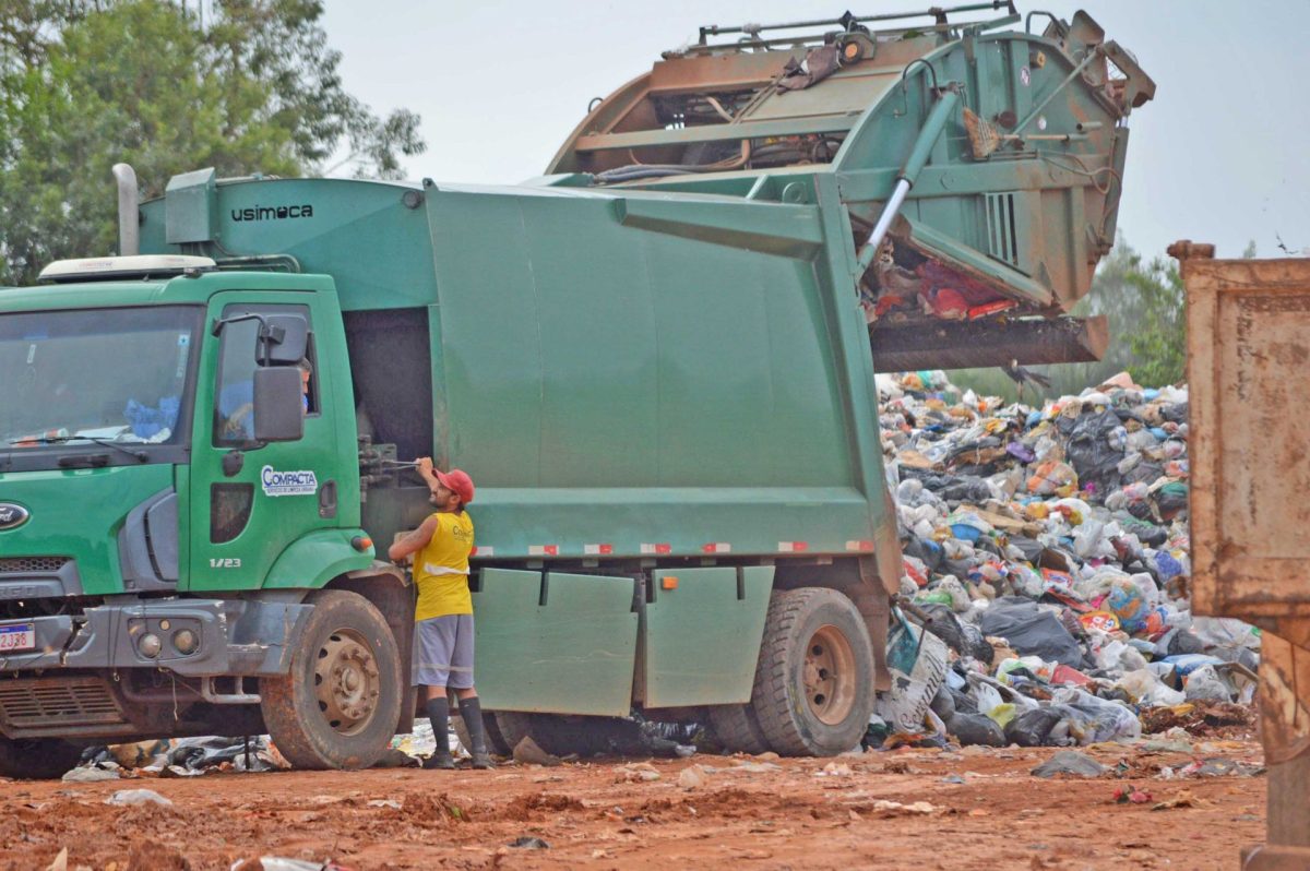 Licitação para coleta de lixo deve ser aberta na próxima segunda, diz prefeita