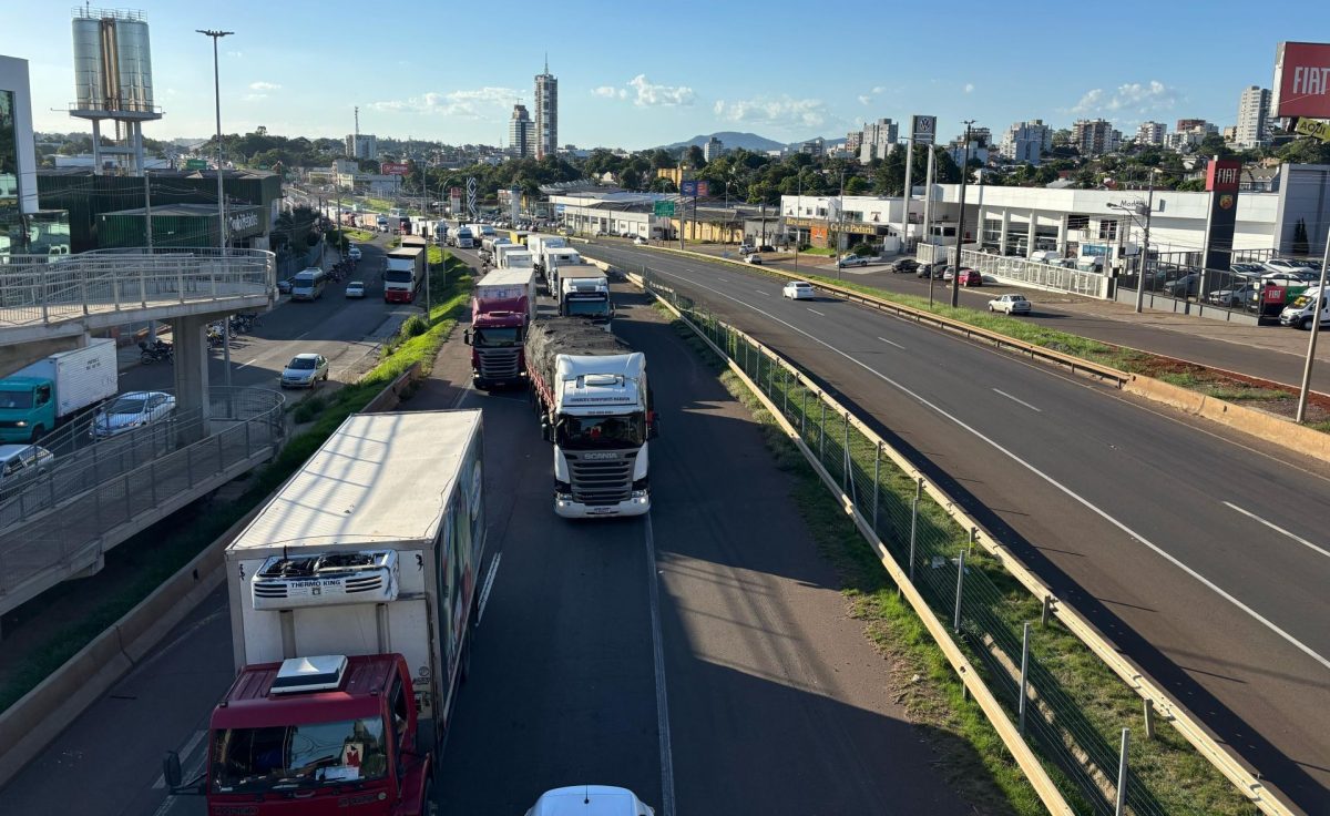 Lentidão na BR-386 chega a 5 km em Lajeado