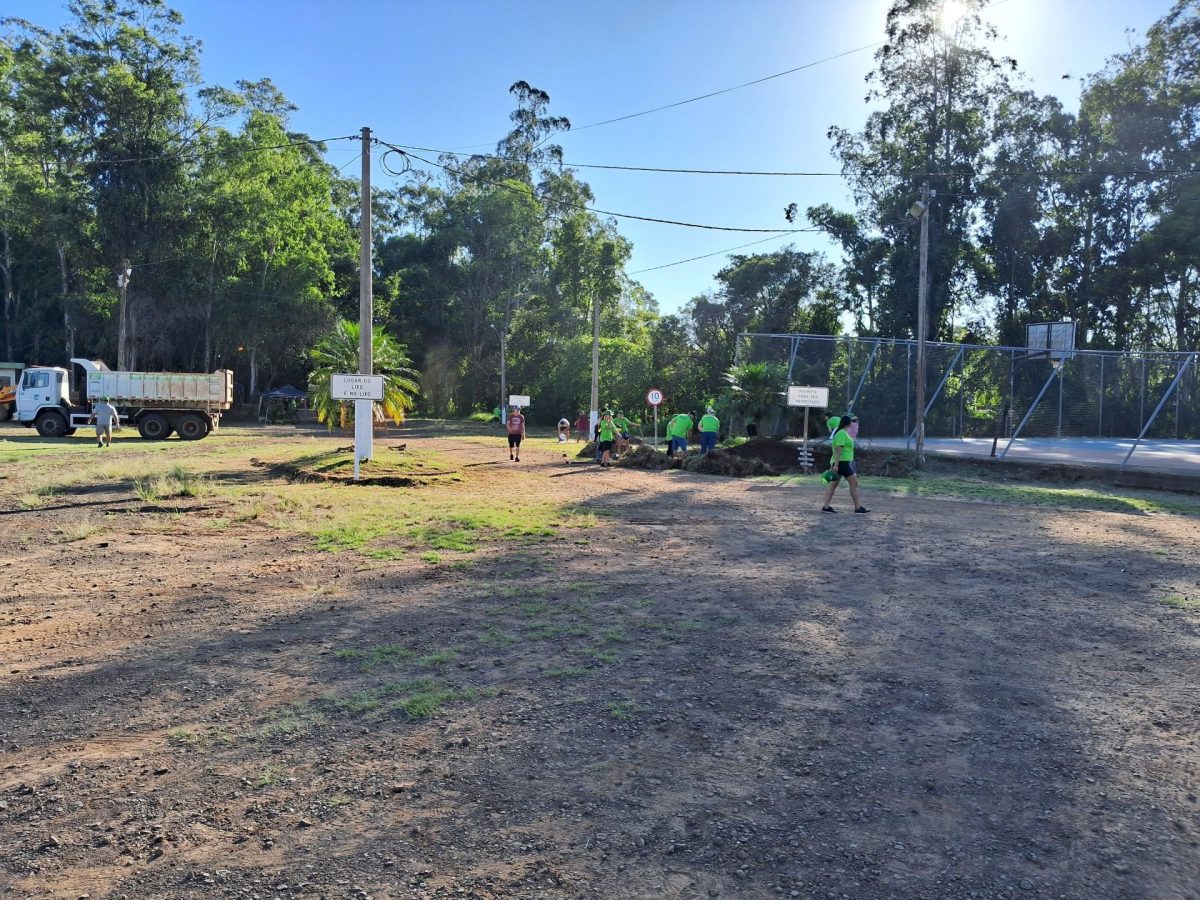 Comunidade se mobiliza para recuperar parque